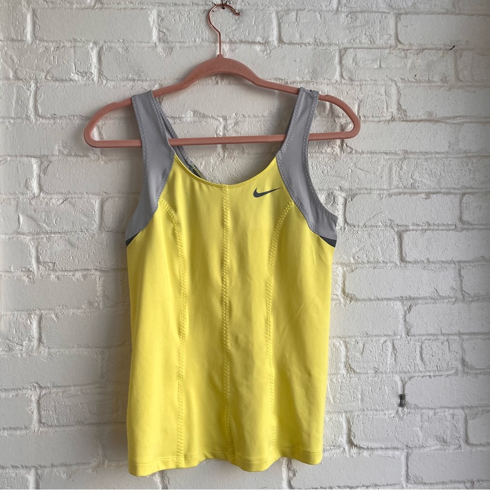 Nike Athletic Tank Top Size Medium